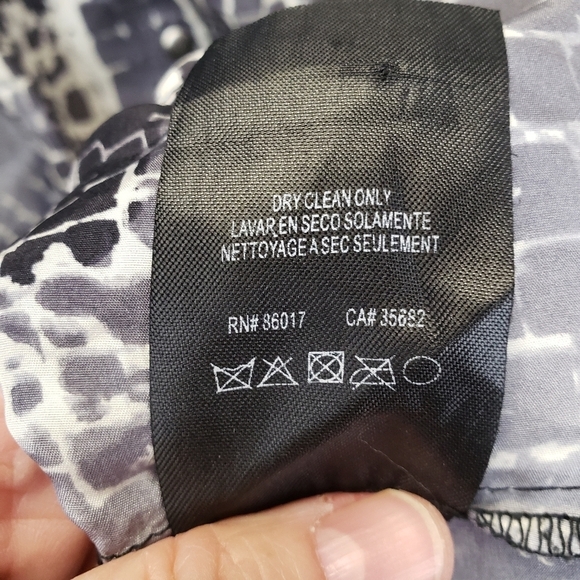 Bebe Snakeskin Romper Shorts with belt size large - Picture 11 of 12